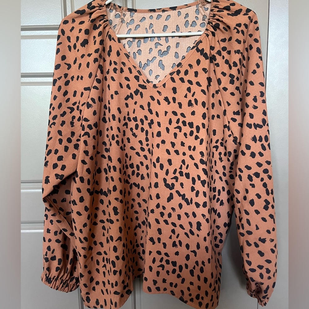 SHEIN Long Sleeve Elastic Wrist and V-Neck cheetah print Top